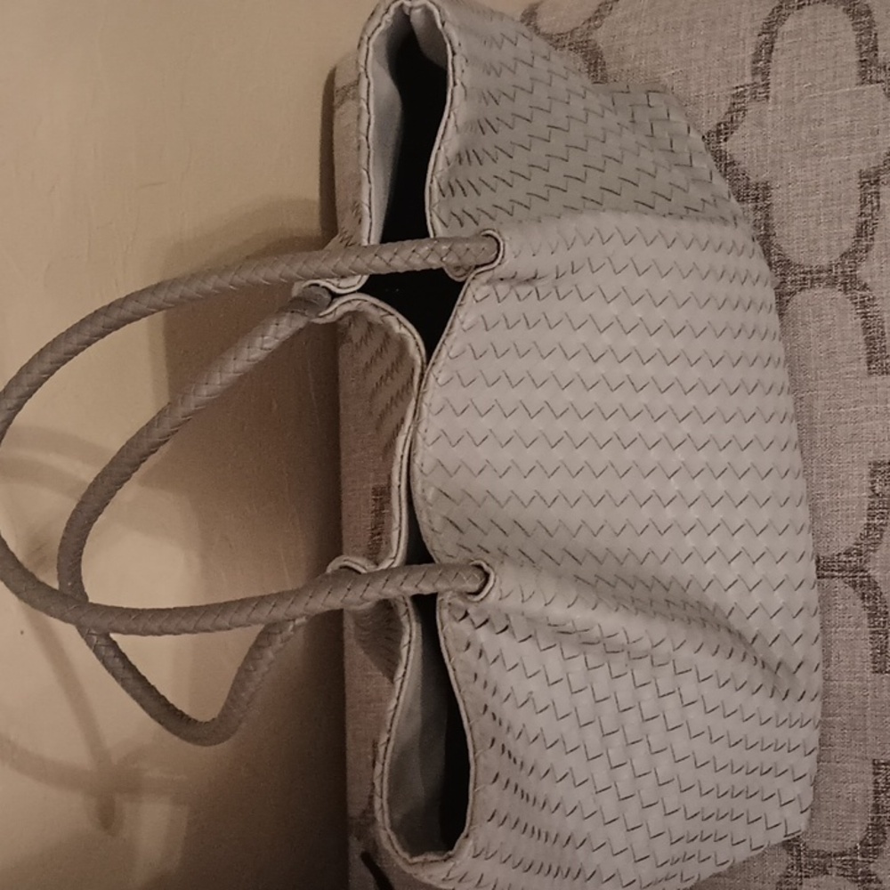 Woven Tote - Picture 7 of 8